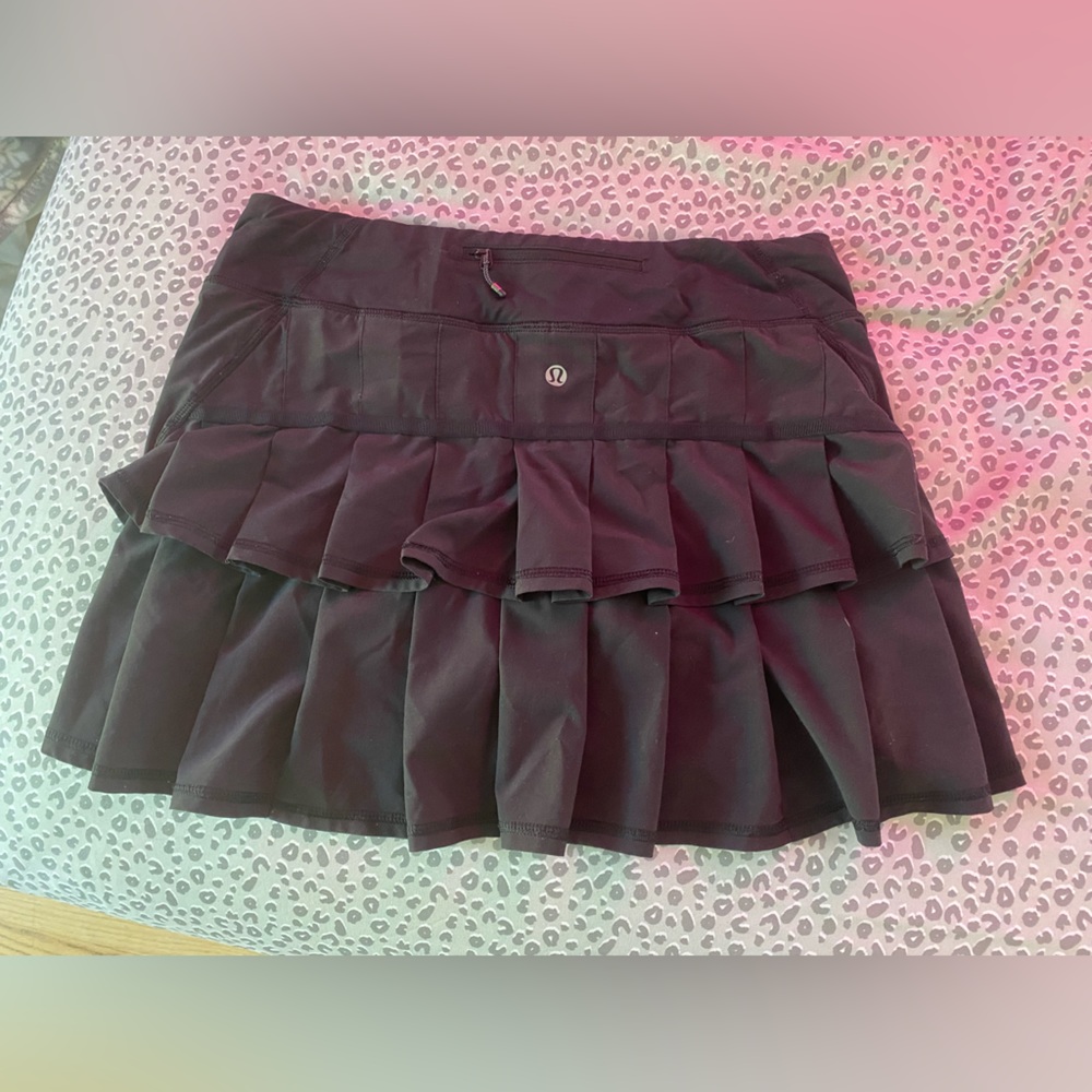 black lululemon skirt